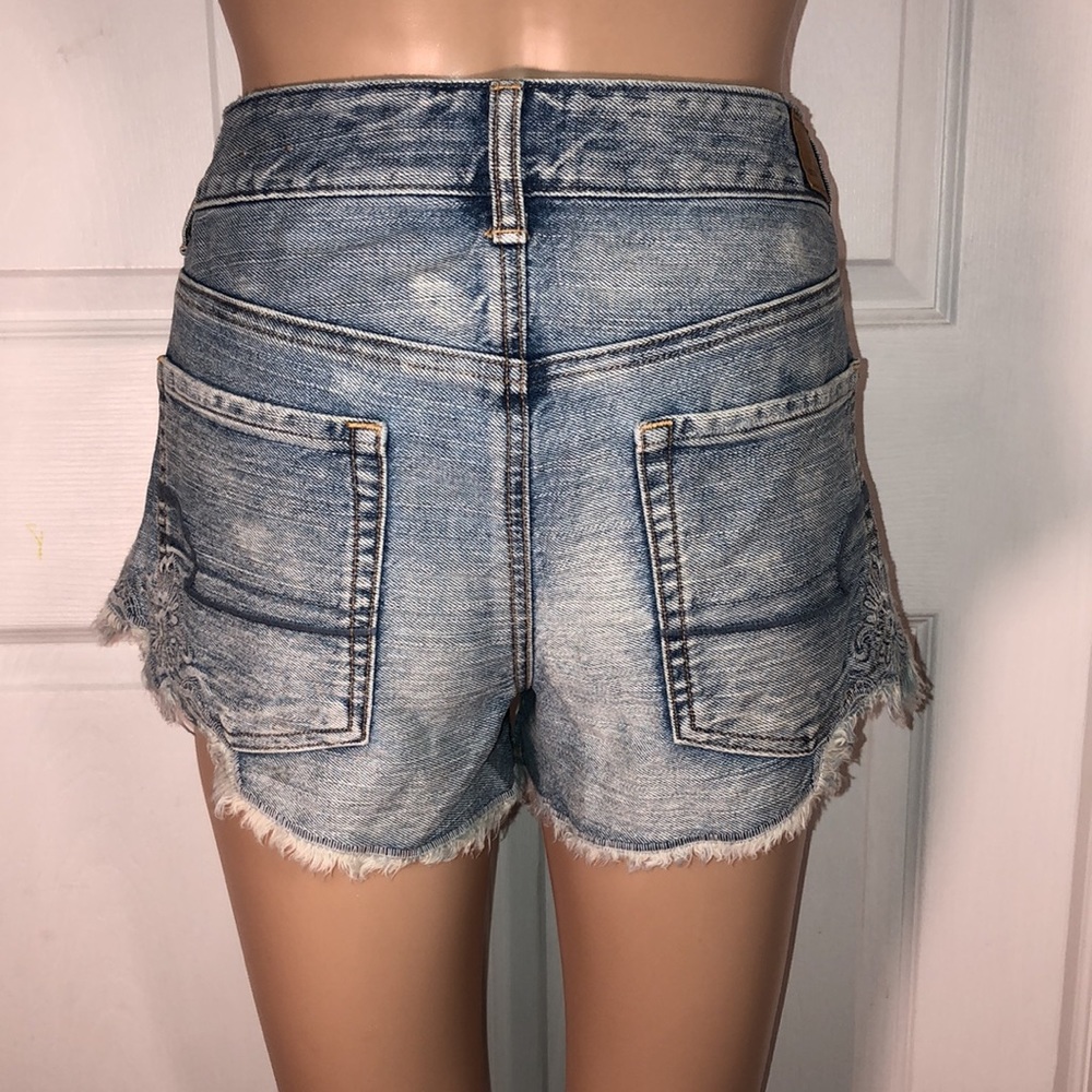 American Eagle Outfitters Jean Shorts. 6 - Picture 4 of 8